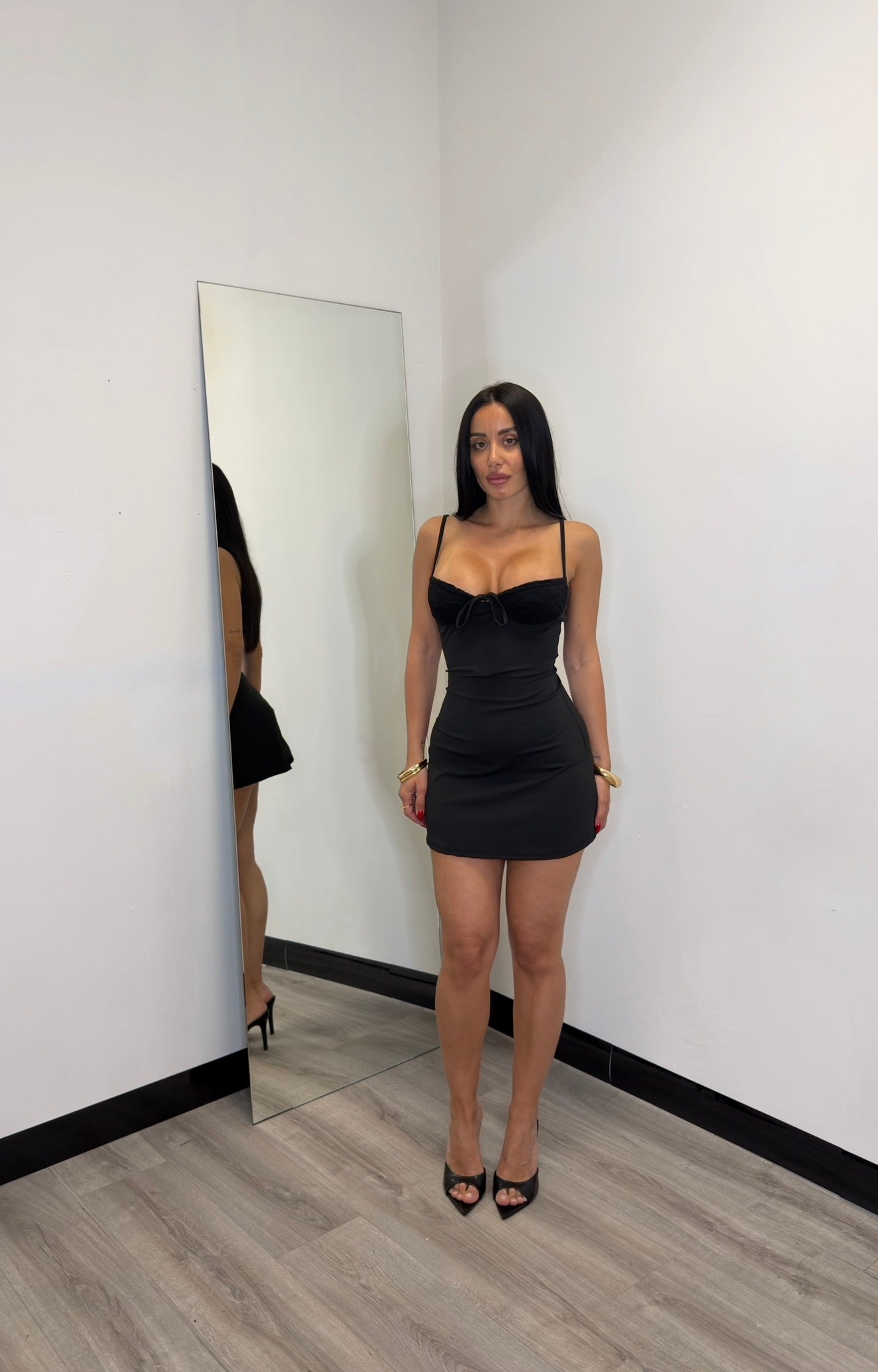 Abito con coppa in pizzo