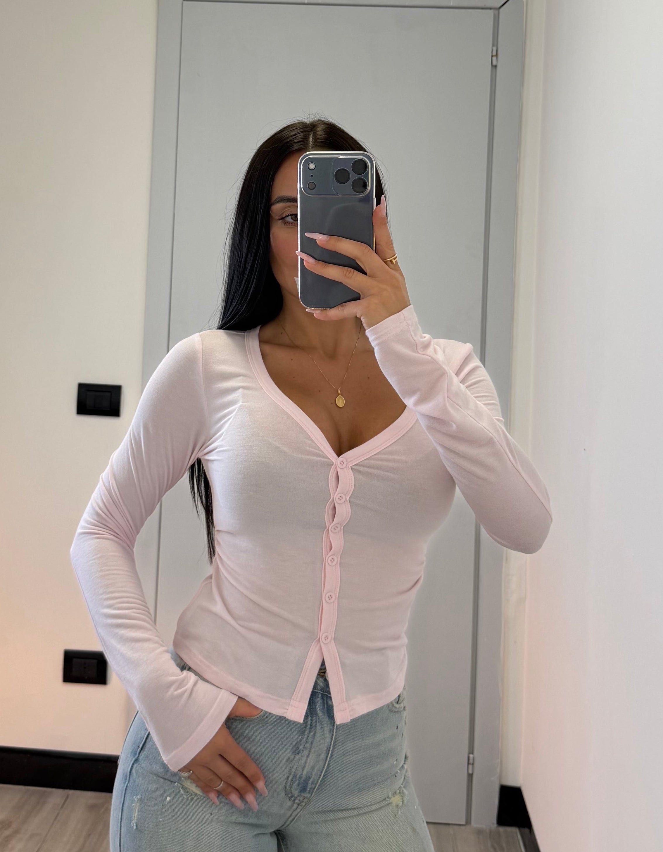 Maglia serafino con finti bottoni