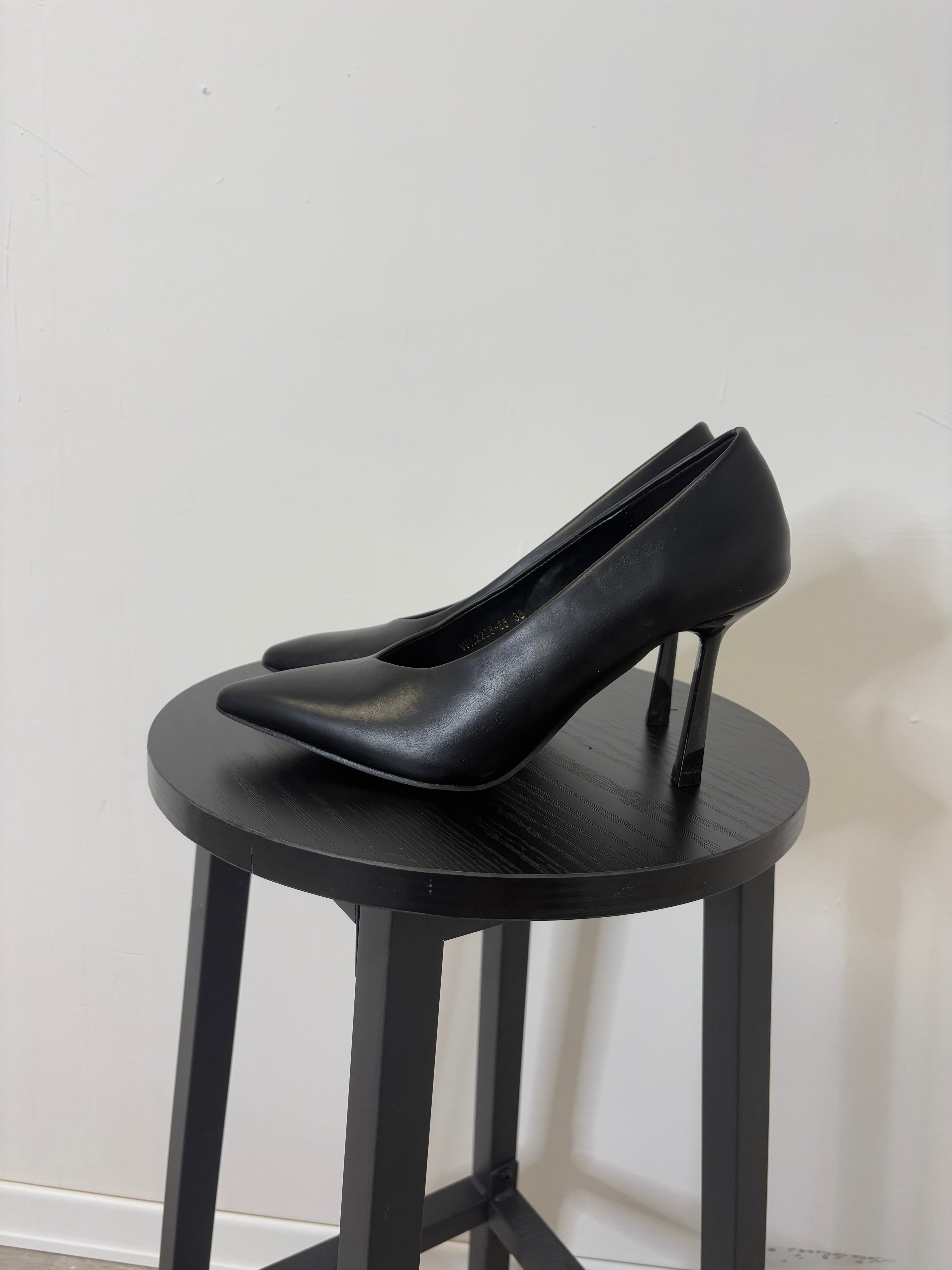 Decolletè ecopelle nero