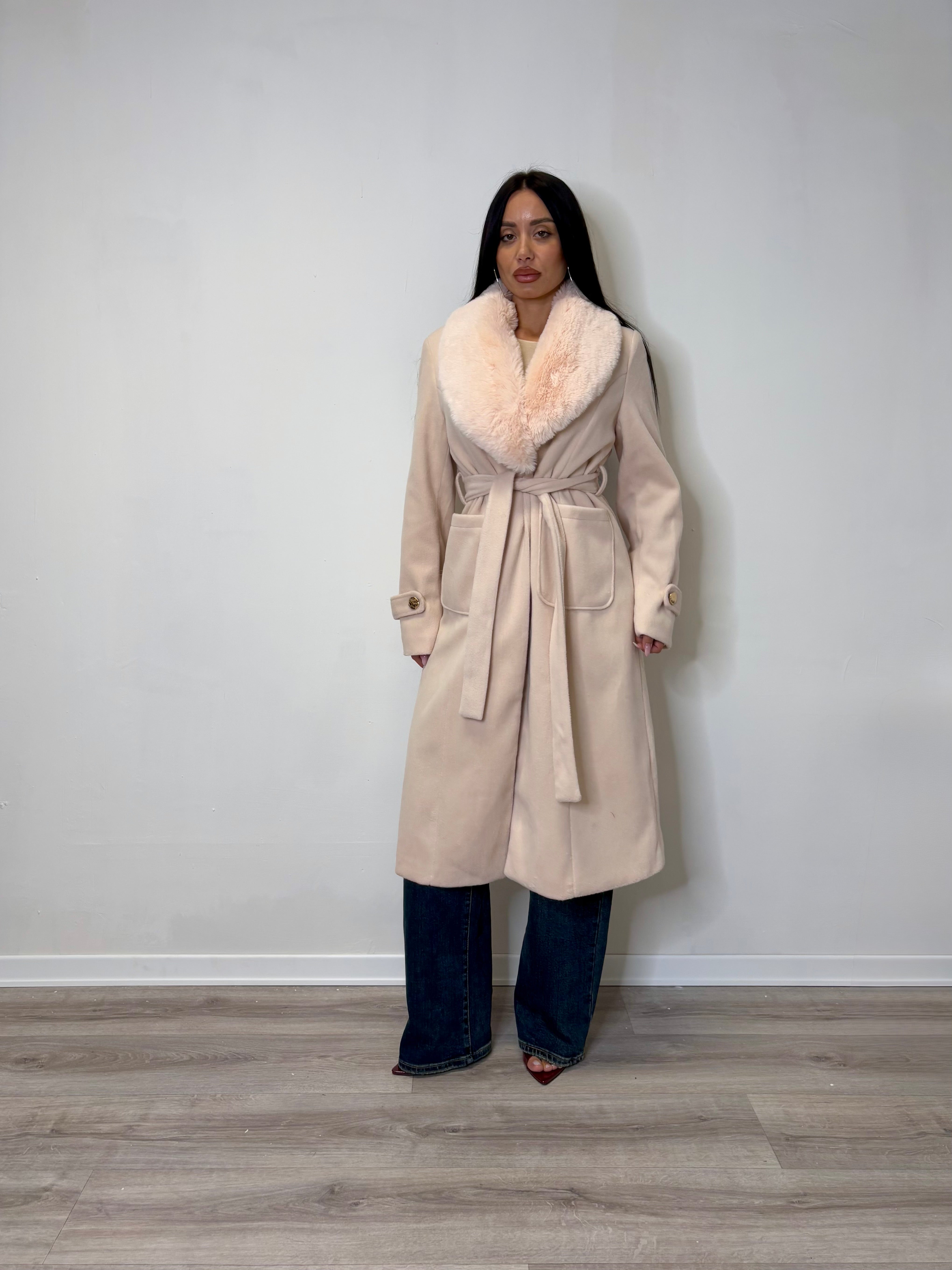 Cappotto con collo pelliccia