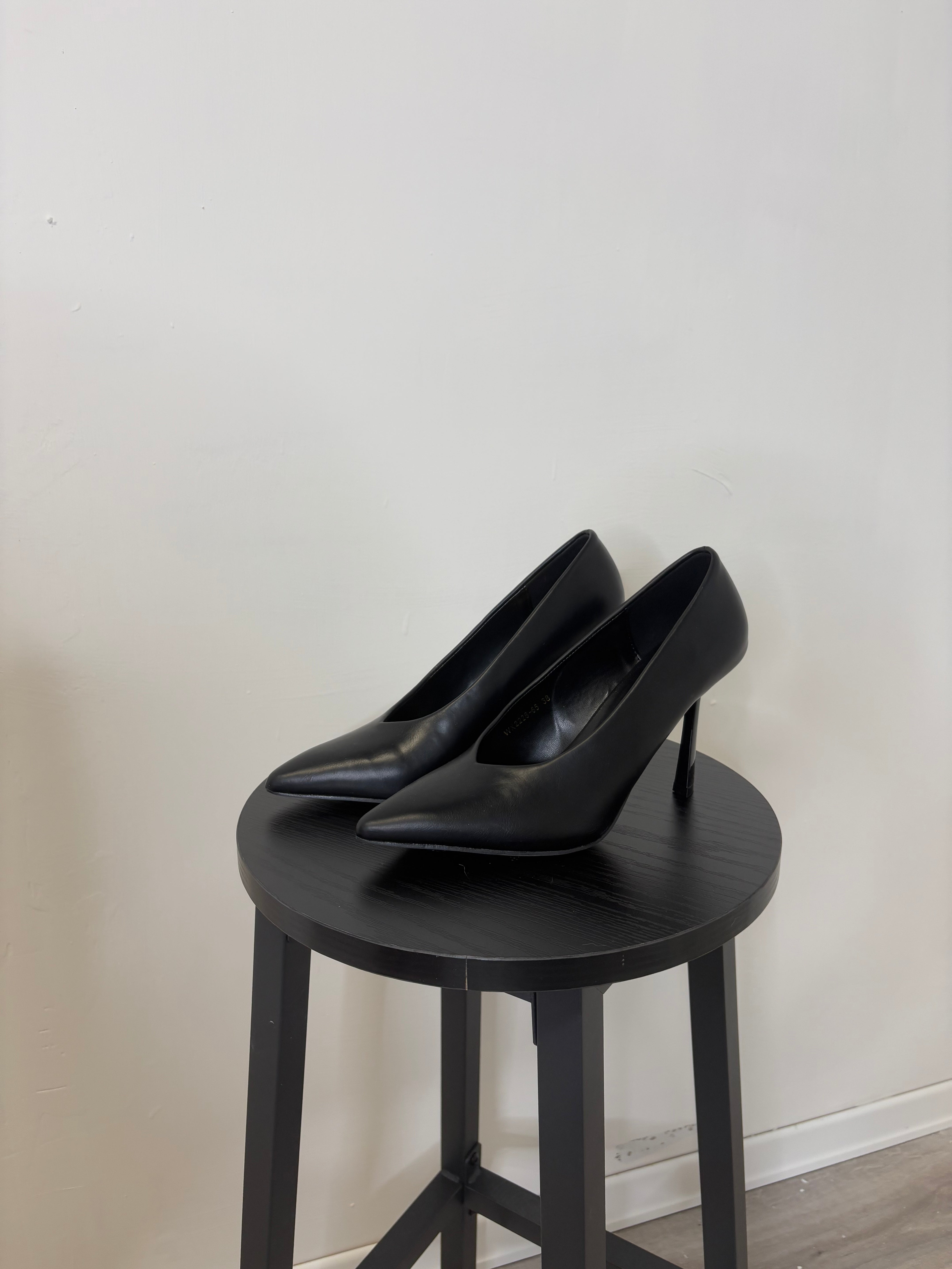 Decolletè ecopelle nero