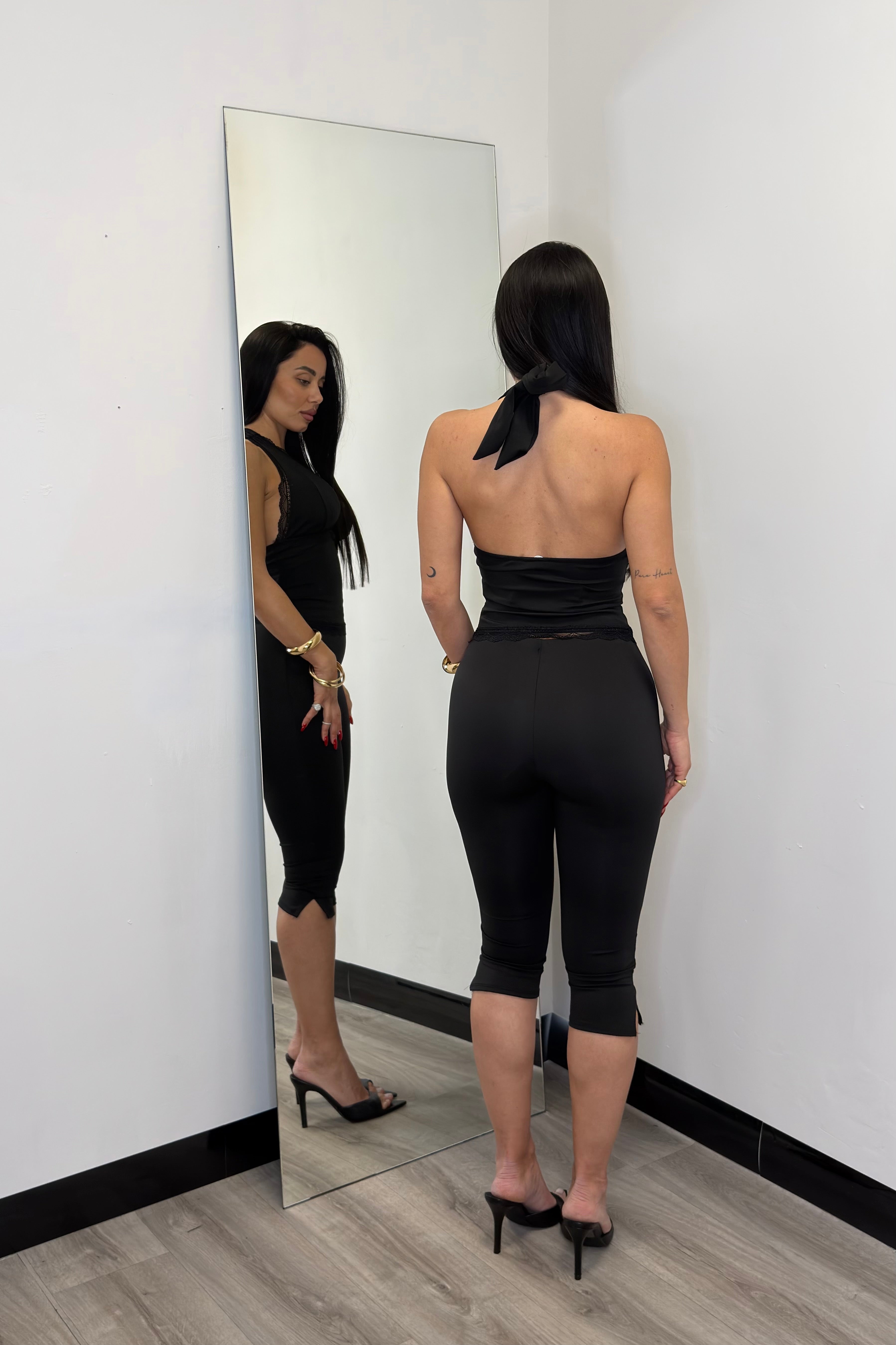 Top con inserti in pizzo nero