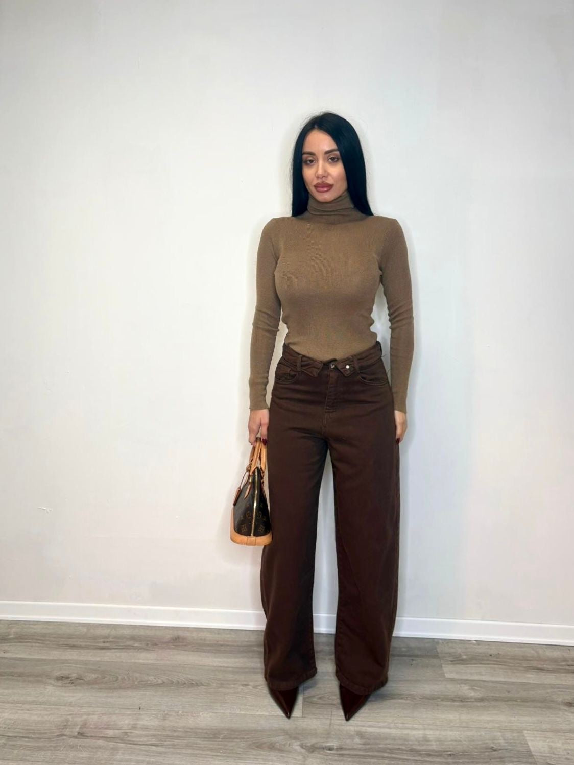 Jeans con risvolto marrone