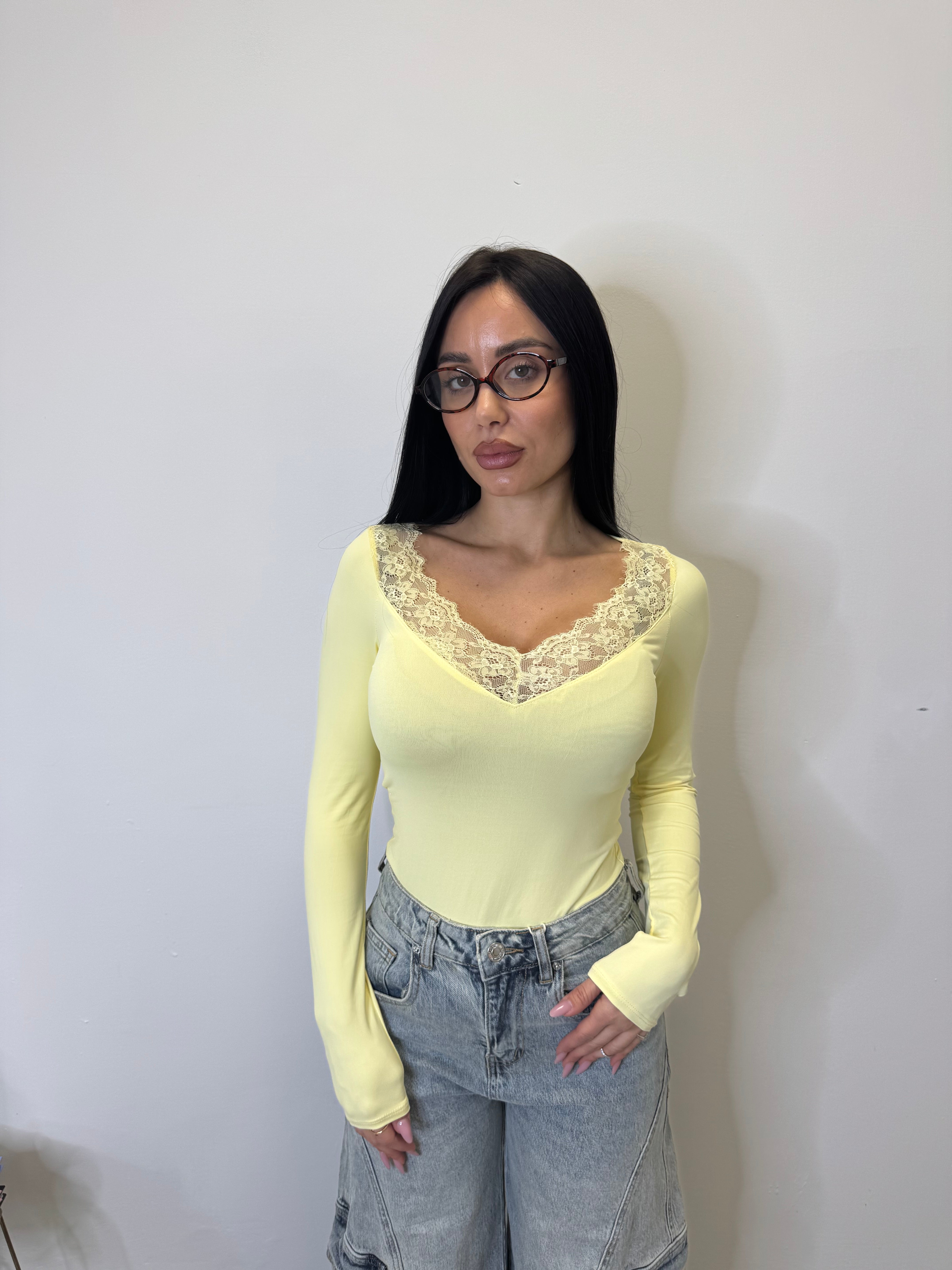 Maglia con scollo in pizzo