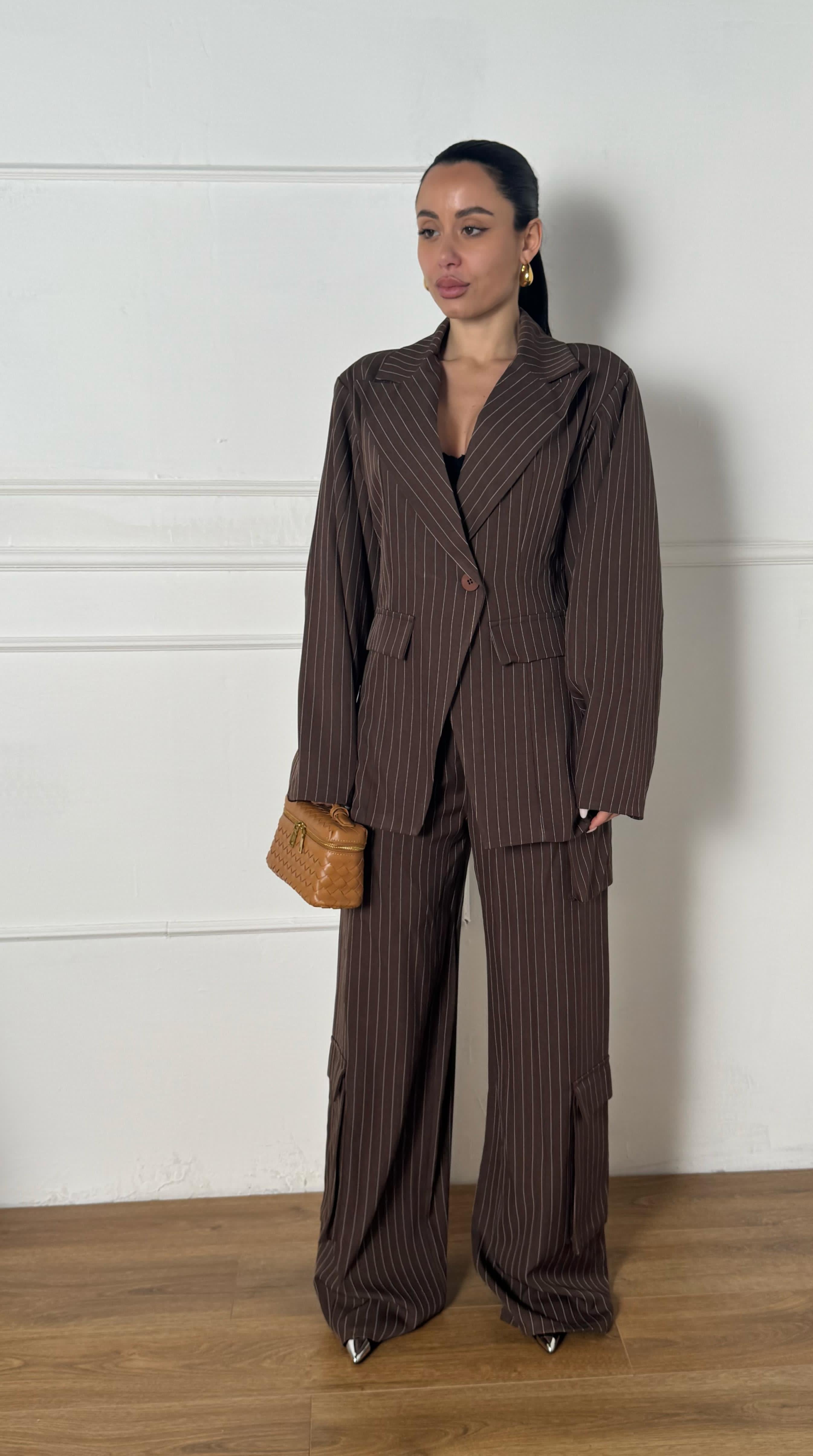 Tailleur gessato marrone
