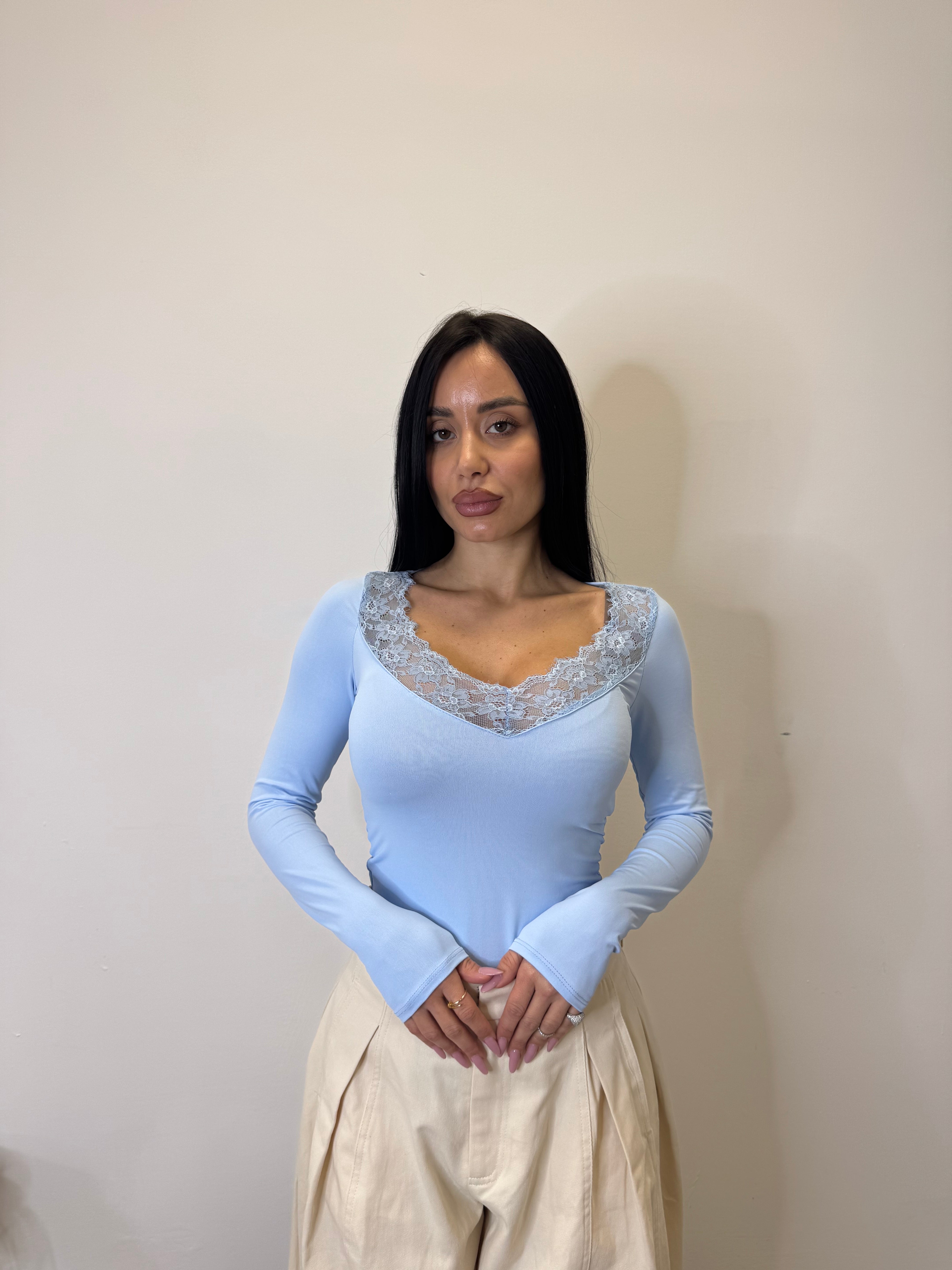 Maglia con scollo in pizzo