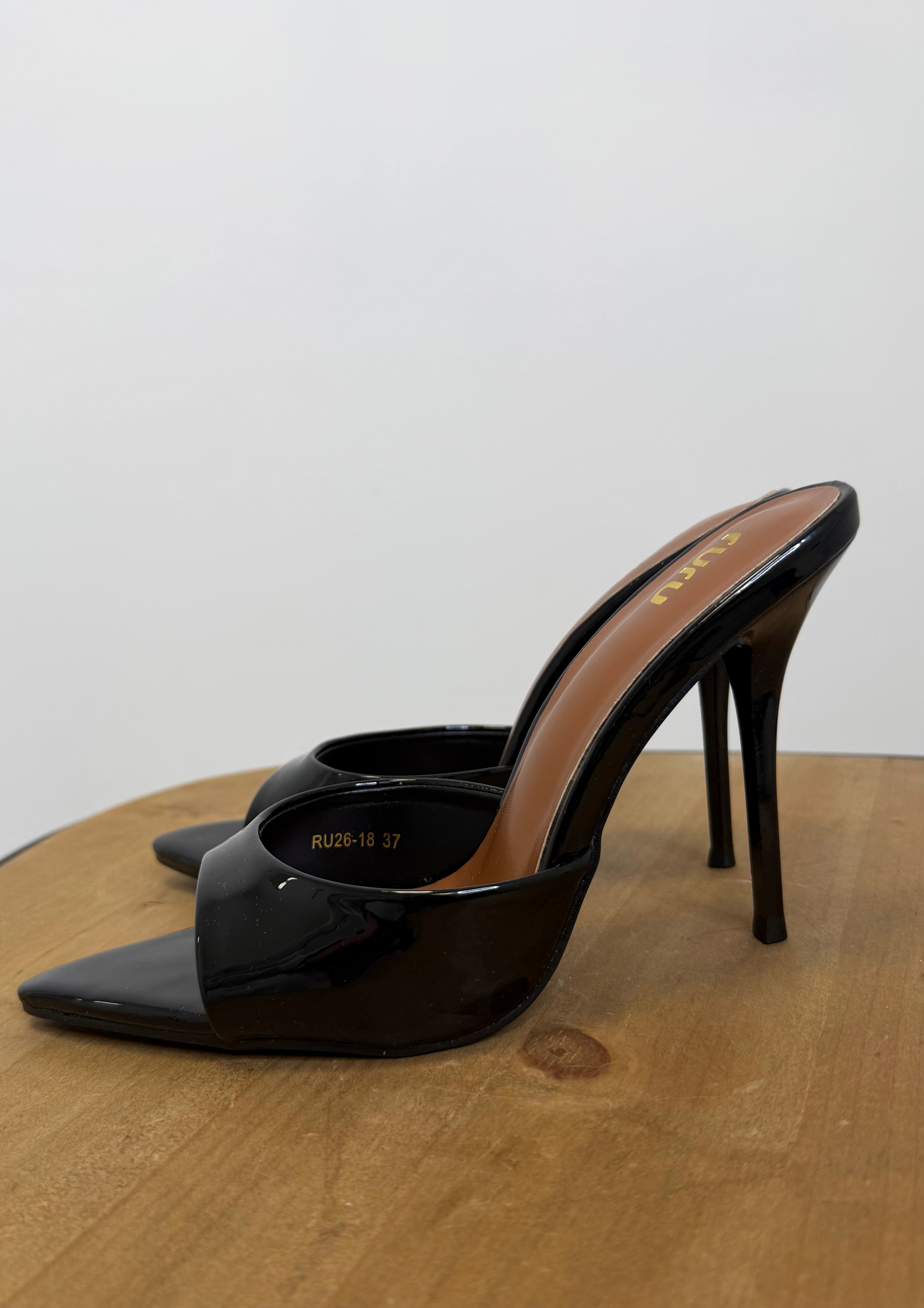 Sandalo effetto vernice