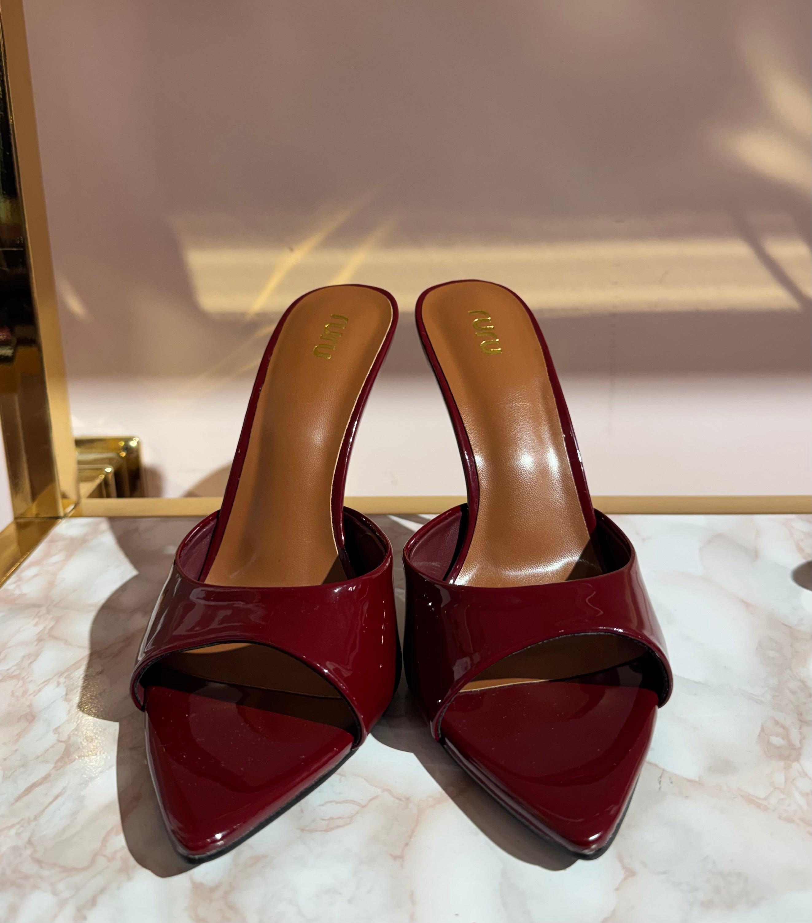 Sandalo effetto vernice