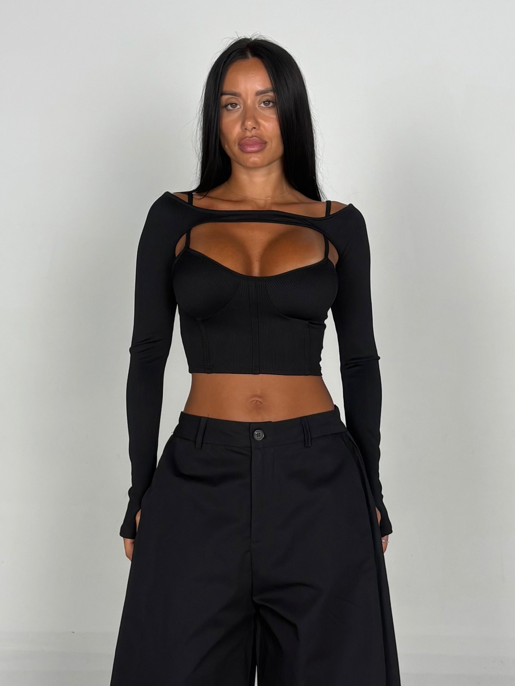 Top con coprispalle nero
