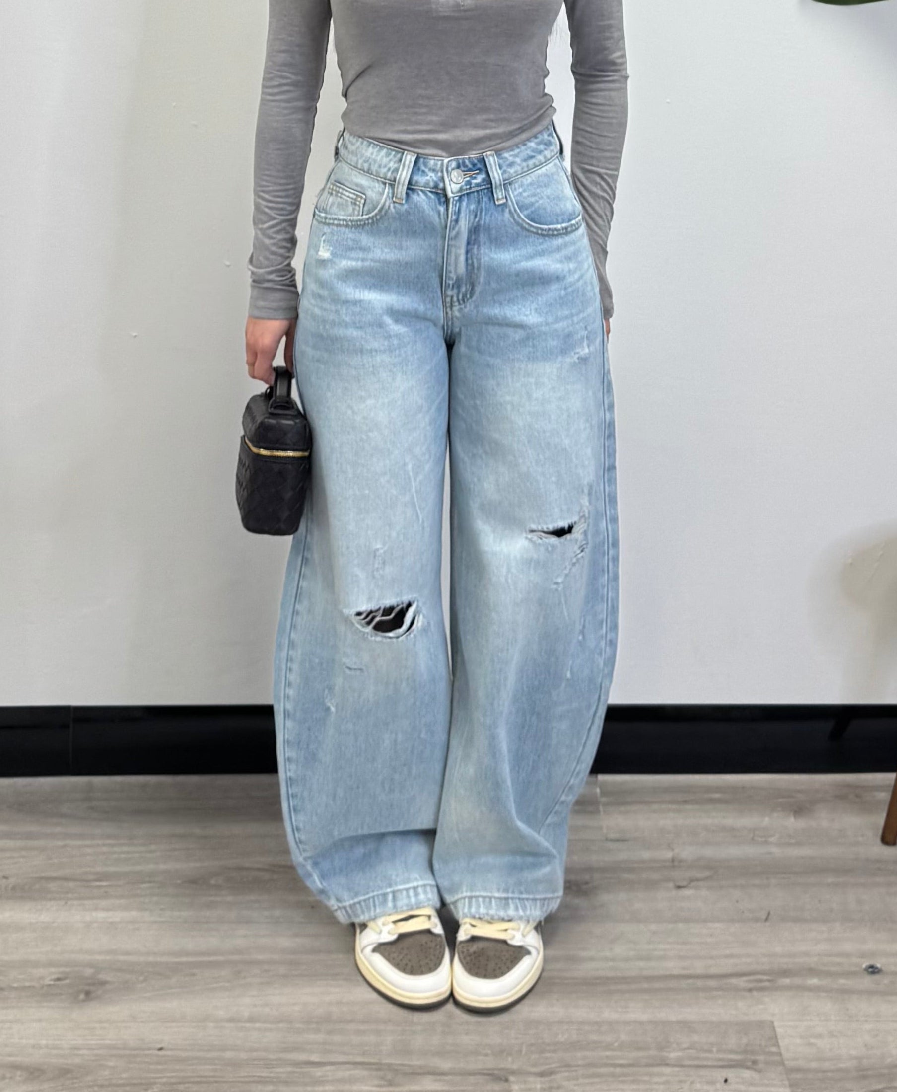 Jeans BARREL con strappi