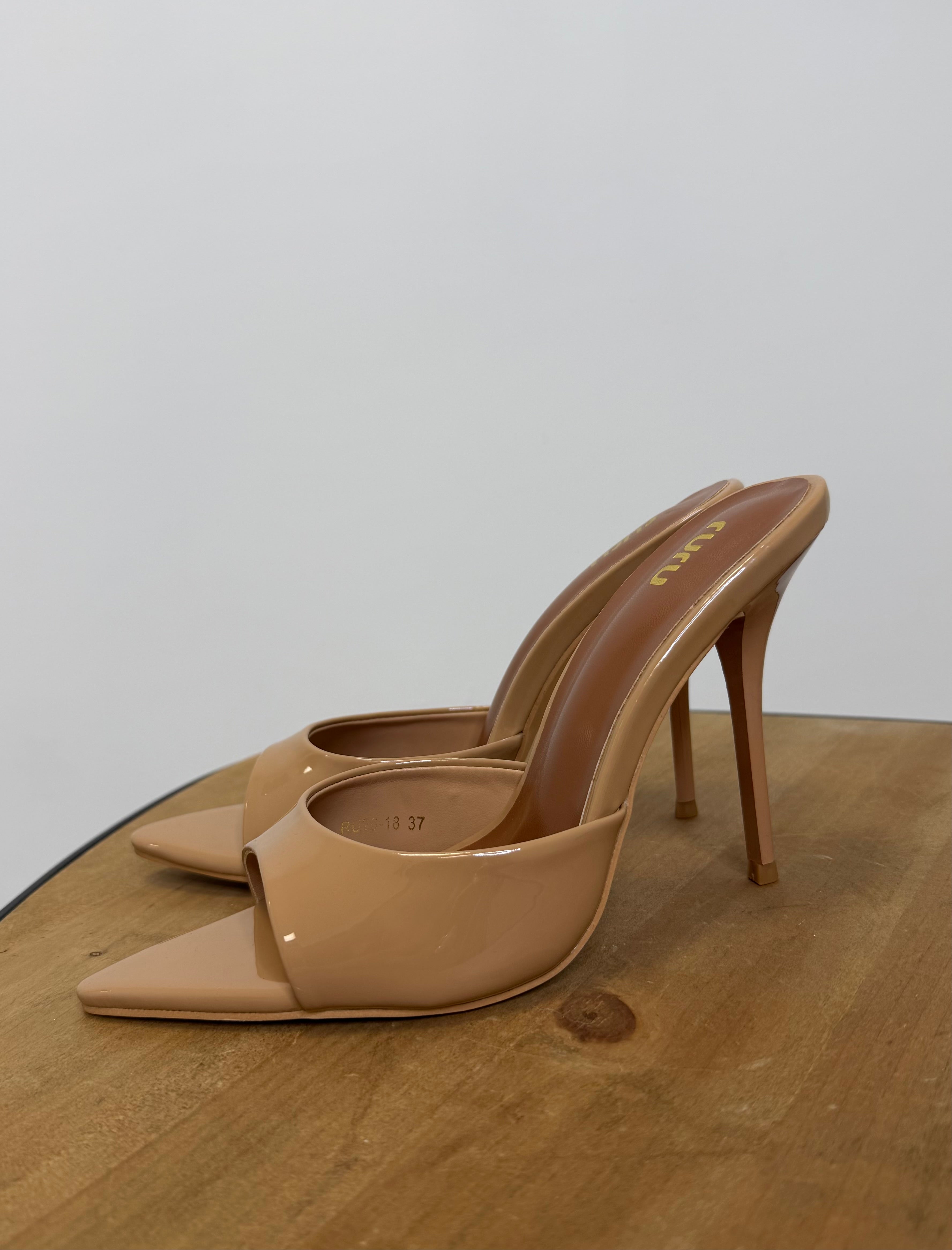 Sandalo effetto vernice