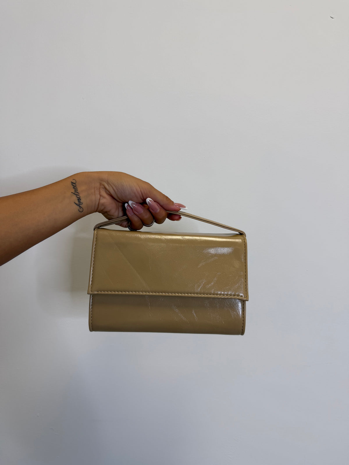 POCHETTE NUDE LOOK