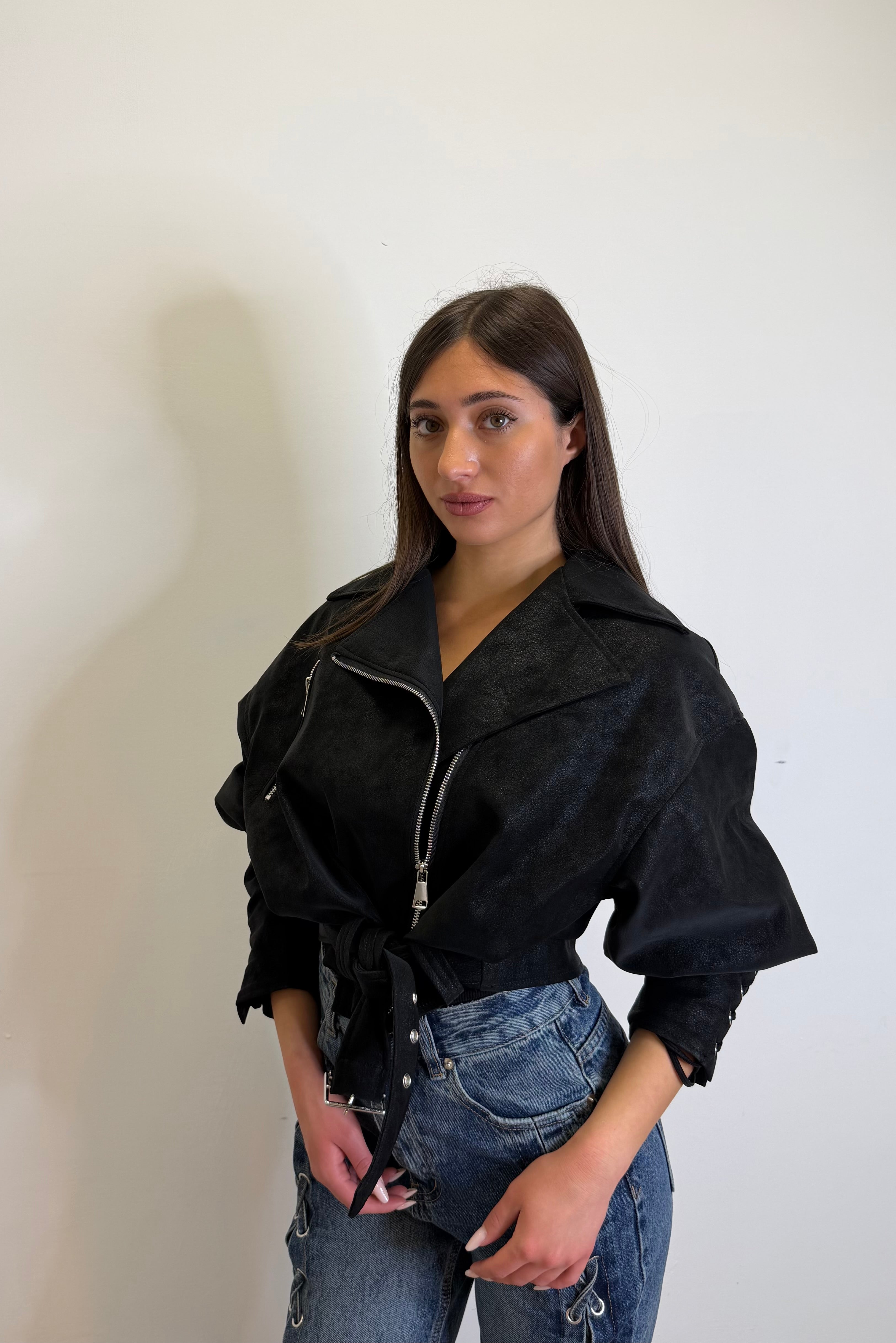 Chiodo in pelle con stringhe