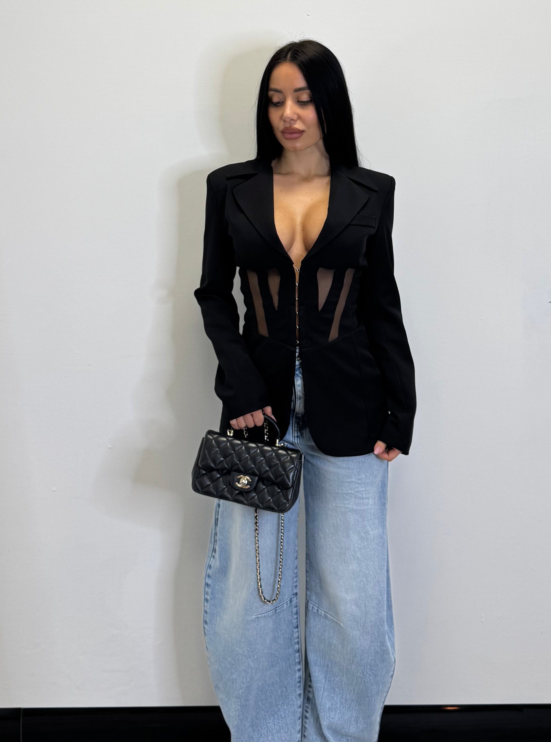 Blazer nero con trasparenze