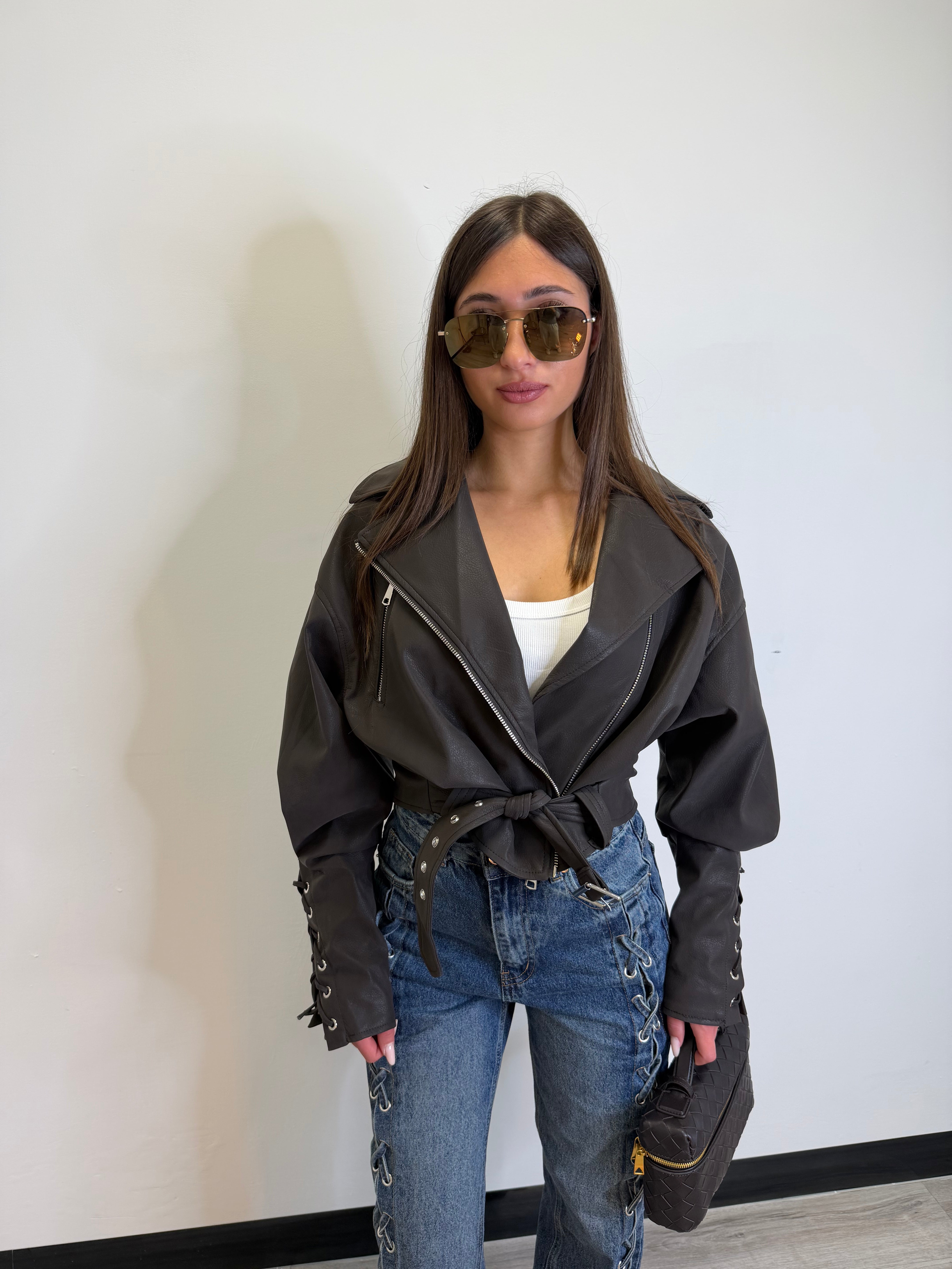 Chiodo in pelle con stringhe