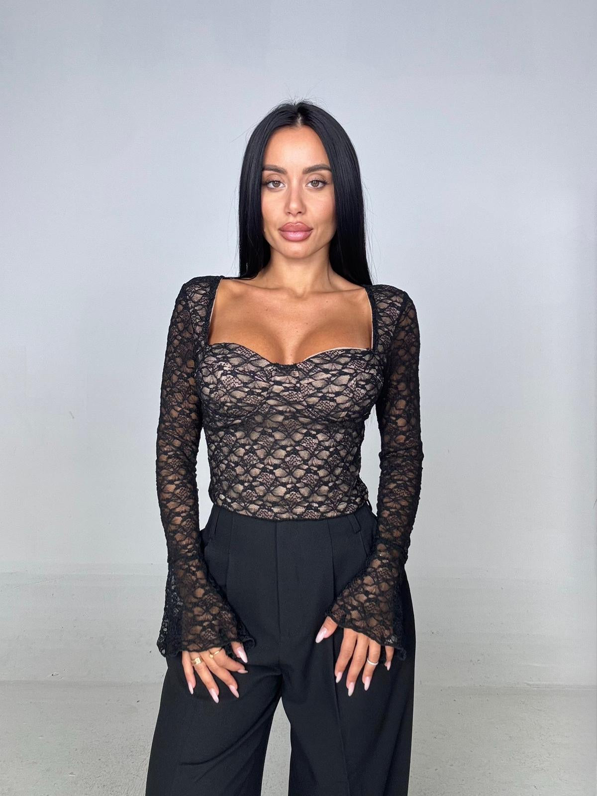 Top in pizzo nero
