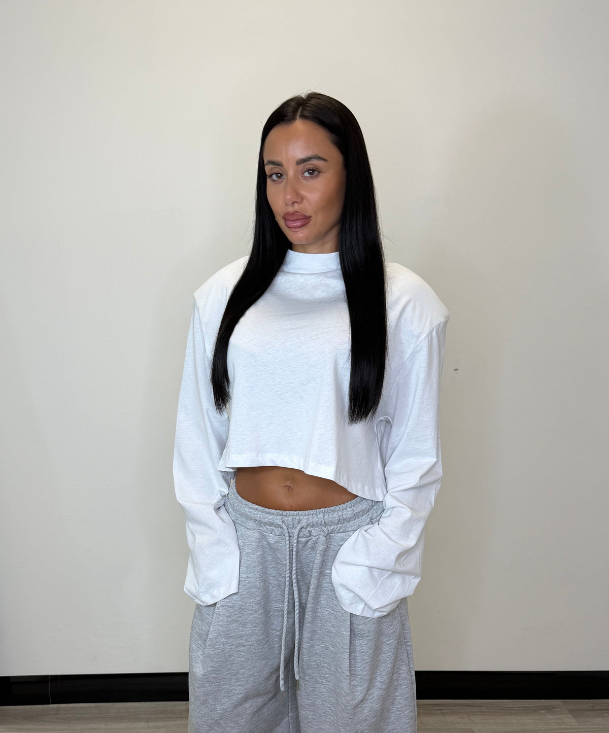 MAGLIA CROP CON SPALLINE
