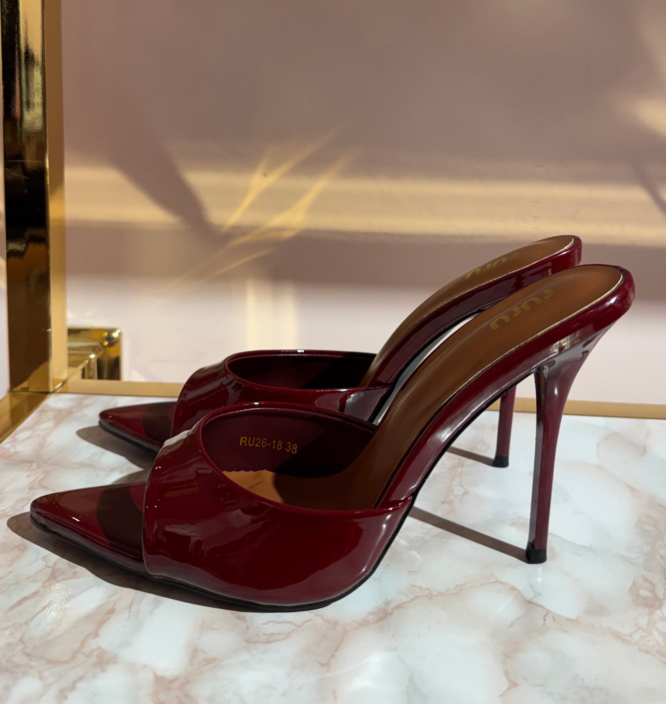 Sandalo effetto vernice