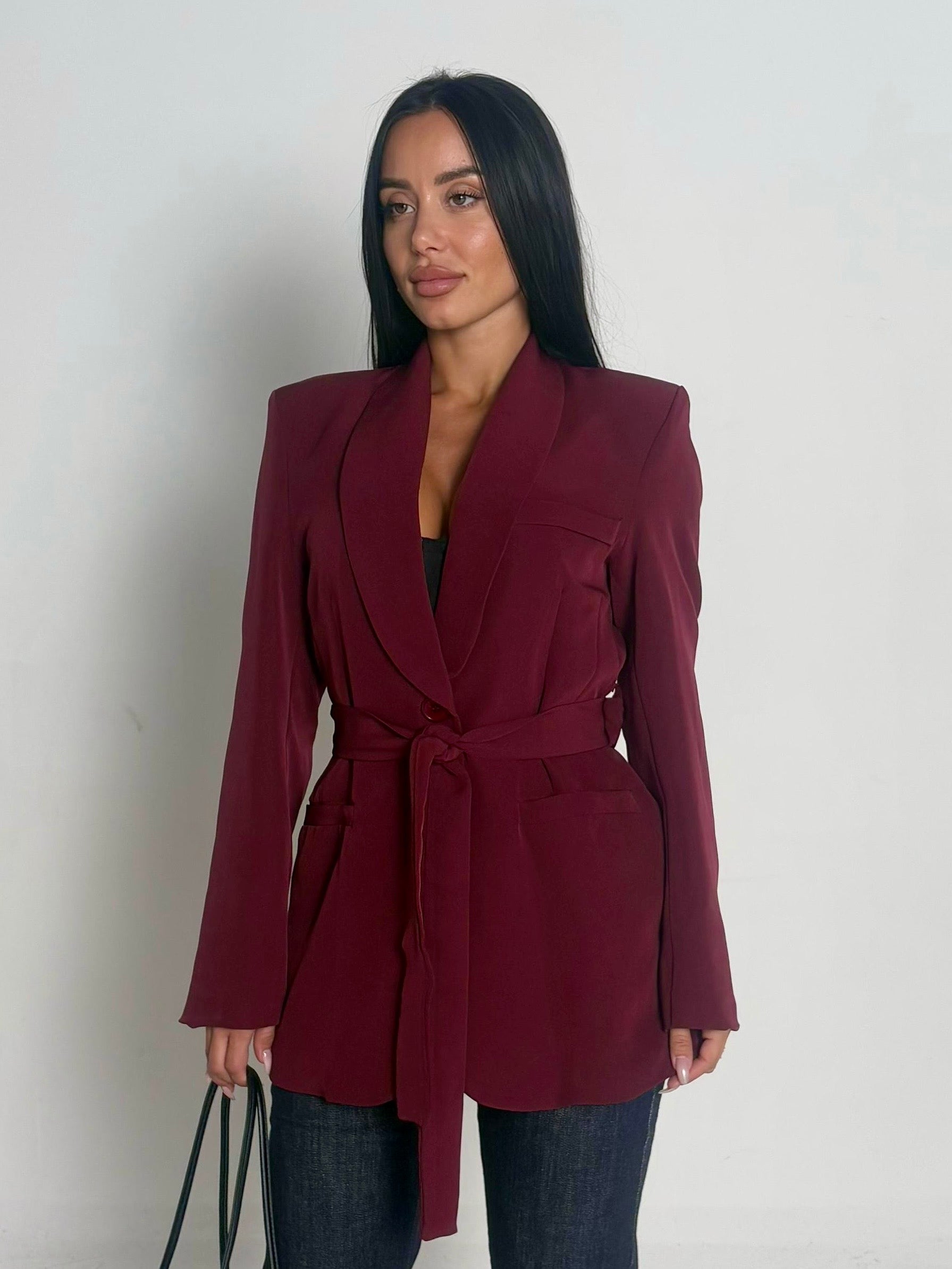 Giacca con cintura bordeaux
